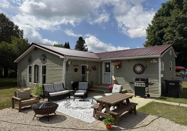 2nd image of 7542 3rd St, Thompsonville, MI 49683 | MLS# 78080072117