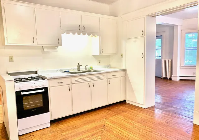 Photo 4 of Multi family home for sale at 117 W Dutton St, Kalamazoo, MI 49007 | MLS# 66026041546 | Listing updated on 2026-08-09