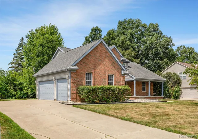 Photo 2 of Single family home for sale at 9110 Old Oak Dr, Grand Blanc, MI 48439 | MLS# 20261062655 | Listing updated on 2026-09-23
