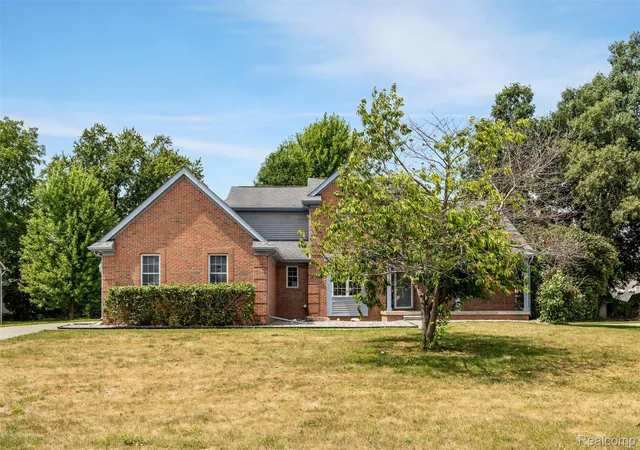 Photo 4 of Single family home for sale at 9110 Old Oak Dr, Grand Blanc, MI 48439 | MLS# 20261062655 | Listing updated on 2026-09-23