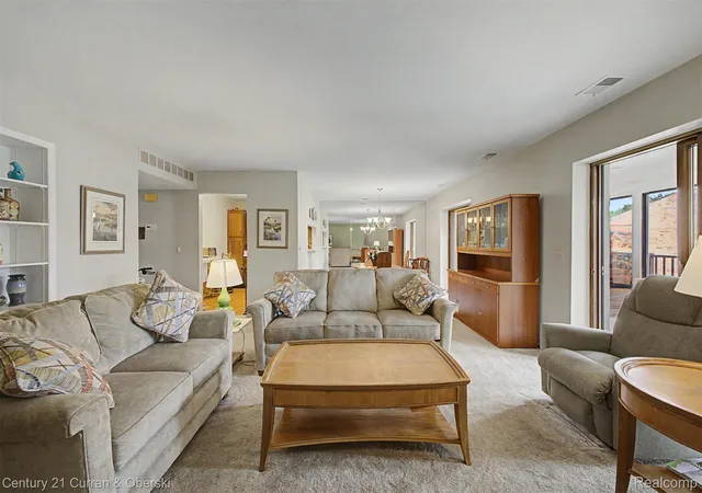 Listing Photo 5 - Condo for sale in building located at 17905 University Park Dr Dr, Livonia, MI 48152 - Unit #99