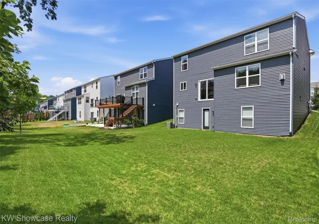 4th image of 1592 Beachwood Dr, Walled Lake, MI 48390 | MLS# 20261062657