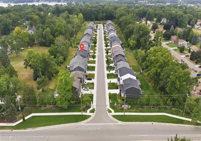 46th image of 1592 Beachwood Dr, Walled Lake, MI 48390 | MLS# 20261062657