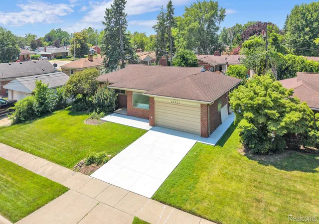 Photo 2 of Single family home for sale at 26327 Woodworth Cir, Dearborn Heights, MI 48127 | MLS# 20261062660 | Listing updated on 2026-08-31