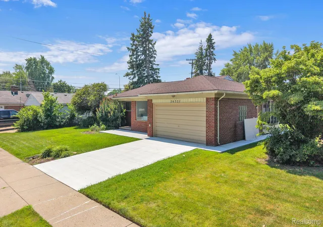 Photo 4 of Single family home for sale at 26327 Woodworth Cir, Dearborn Heights, MI 48127 | MLS# 20261062660 | Listing updated on 2026-08-31
