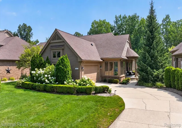 Listing Photo 3 - Condo for sale in building located at 13648 Eaton Dr, Plymouth, MI 48170