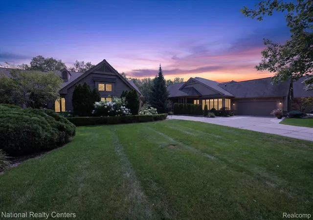 Listing Photo 5 - Condo for sale in building located at 13648 Eaton Dr, Plymouth, MI 48170