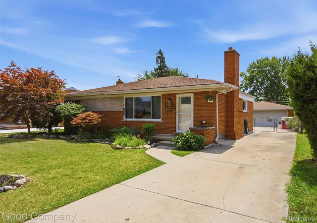 Photo 1 of Sale Pending at 1576 Myrtle Ave, Madison Heights, MI 48071 | MLS# 20261062674 | Listing updated on 2026-08-28