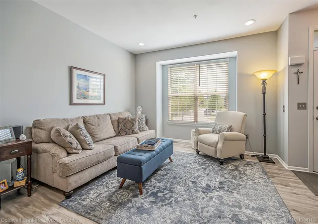 Listing Photo 4 - Condo for sale in building located at 862 Summerfield Dr, Westland, MI 48185