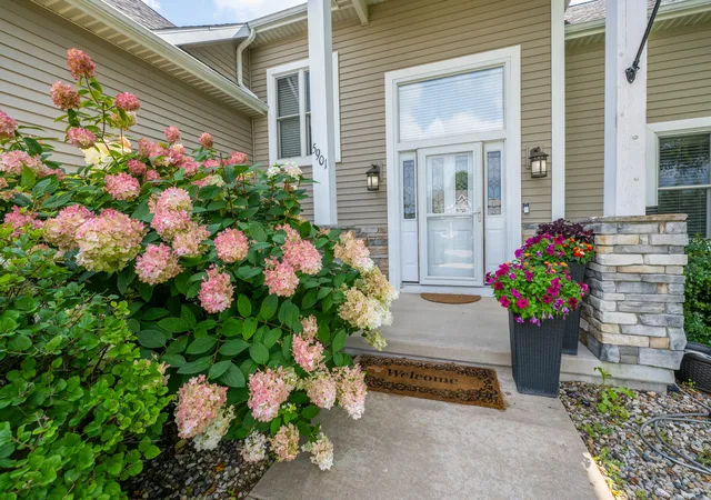 Photo 3 of Single family home for sale at 5901 Wabash Ln, Stevensville, MI 49127 | MLS# 69026041564 | Listing updated on 2026-08-21