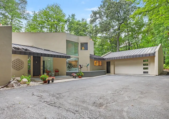 5th image of 10109 Hathaway Dr, Greenville, MI 48838 | MLS# 65026041571