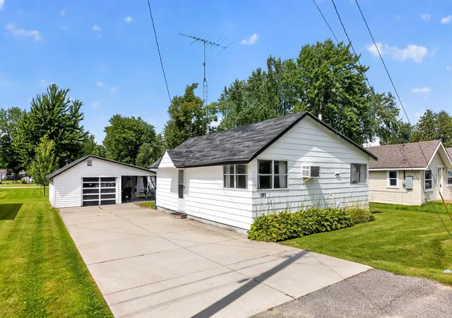 1st image of 121 Sandpiper Ave, Houghton Lake, MI 48629 | MLS# 61050217901