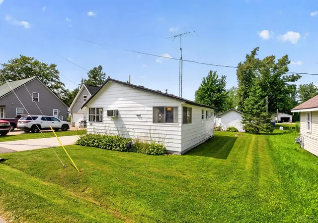 image of 121 Sandpiper Ave, Houghton Lake, MI 48629 | MLS# 61050217901