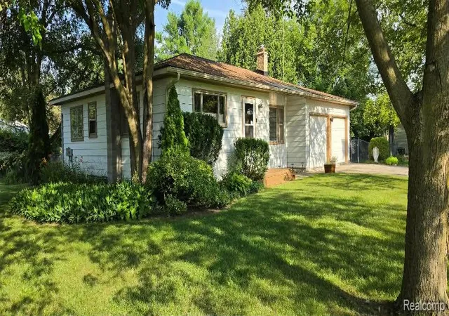 Photo 1 of Sale Pending at 9175 Bernice Dr, Pinckney, MI 48169 | MLS# 20261062702 | Listing updated on 2026-08-17