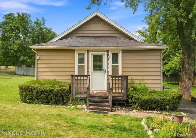 Photo 1 of Single family home for sale at 4860 Lakeview Ave, West Bloomfield, MI 48324 | MLS# 20261062703 | Listing updated on 2026-09-15