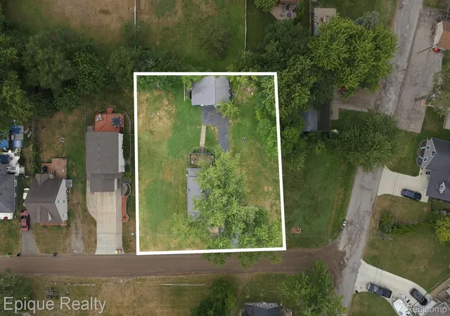 Photo 2 of Single family home for sale at 4860 Lakeview Ave, West Bloomfield, MI 48324 | MLS# 20261062703 | Listing updated on 2026-09-15