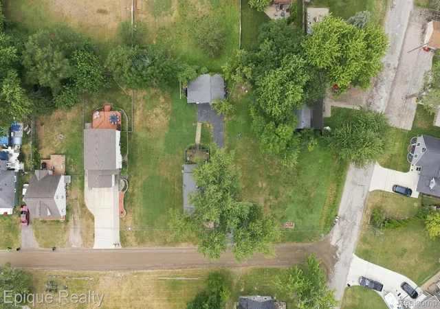 Photo 3 of Single family home for sale at 4860 Lakeview Ave, West Bloomfield, MI 48324 | MLS# 20261062703 | Listing updated on 2026-09-15