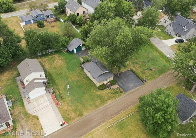 Photo 3 of Single family home for sale at 4860 Lakeview Ave, West Bloomfield, MI 48324 | MLS# 20261062703 | Listing updated on 2026-10-06
