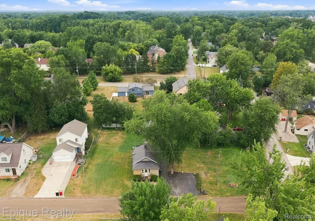 Photo 4 of Single family home for sale at 4860 Lakeview Ave, West Bloomfield, MI 48324 | MLS# 20261062703 | Listing updated on 2026-10-06