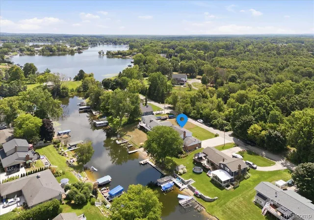 5th image of 1888 Squaw Lagoon Dr, Oxford, MI 48371 | MLS# 20261062718