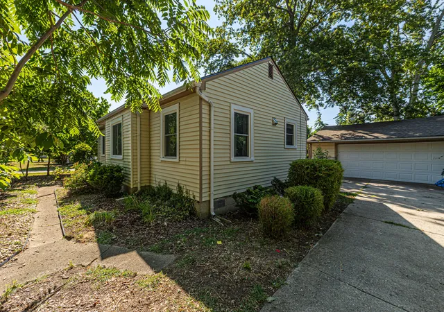 Photo 1 of Single family home for sale at 33967 Wadsworth St, Livonia, MI 48150 | MLS# 81026041580 | Listing updated on 2026-09-18