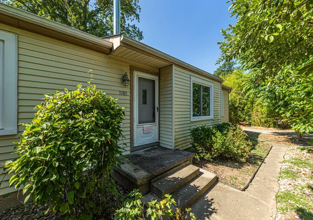Photo 3 of Single family home for sale at 33967 Wadsworth St, Livonia, MI 48150 | MLS# 81026041580 | Listing updated on 2026-09-18