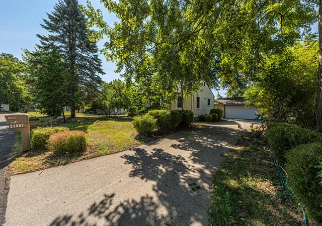 Photo 3 of Single family home for sale at 33967 Wadsworth St, Livonia, MI 48150 | MLS# 81026041580 | Listing updated on 2026-09-18