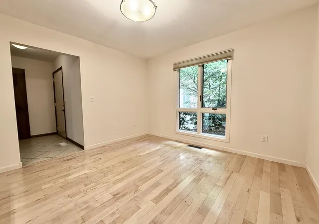 2nd image of 1046 Greenhills Dr, Ann Arbor, MI 48105 | MLS# 81026041581