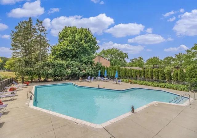 43rd image of 1046 Greenhills Dr, Ann Arbor, MI 48105 | MLS# 81026041581