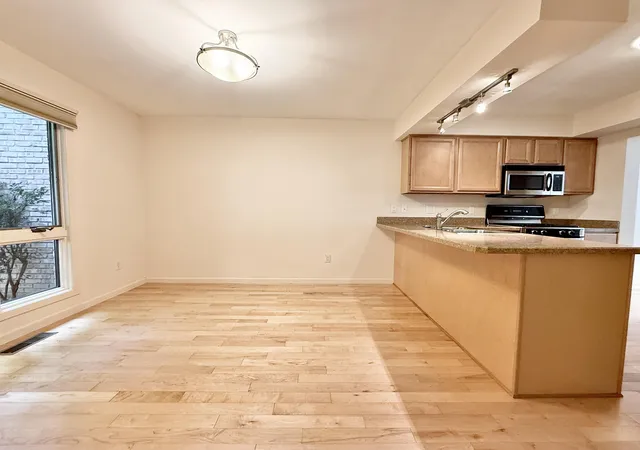 4th image of 1046 Greenhills Dr, Ann Arbor, MI 48105 | MLS# 81026041581