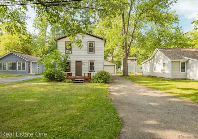 Photo 3 of Single family home for sale at 4866 Filer St, Waterford, MI 48328 | MLS# 20261062728 | Listing updated on 2026-08-11