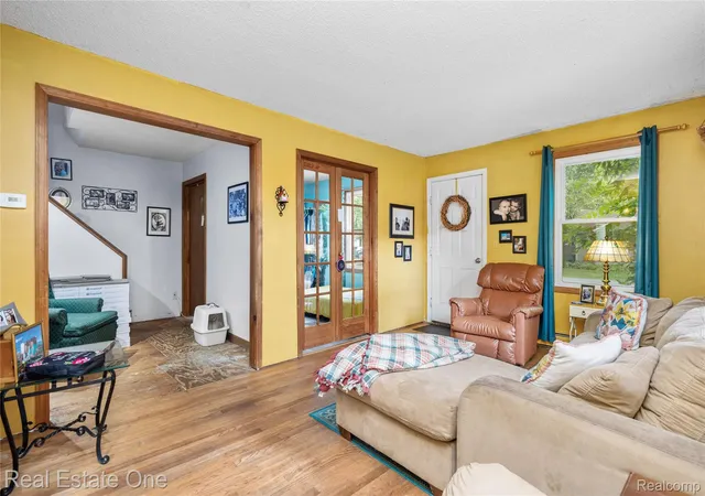 Photo 4 of Single family home for sale at 4866 Filer St, Waterford, MI 48328 | MLS# 20261062728 | Listing updated on 2026-08-11
