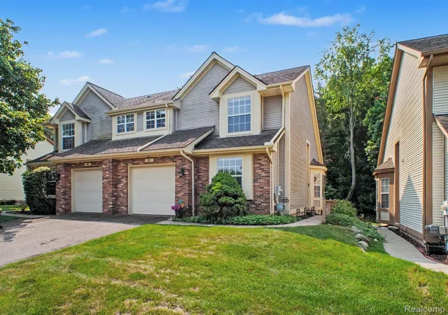 Condo for sale at 896 Whisperwood Trl, Fenton, MI 48430 | MLS# 20261062736