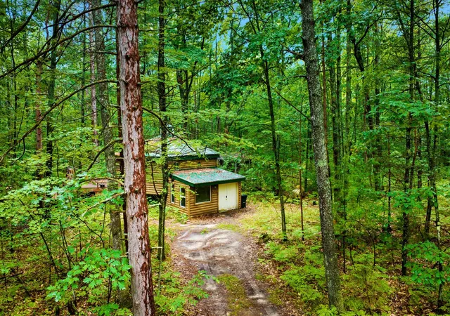 Photo 1 of Single family home for sale at 1825 Anita Rd, Kalkaska, MI 49646 | MLS# 78080072134 | Listing updated on 2026-09-10