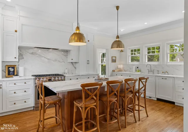 Photo 3 of Mansion for sale at 304 University Pl, Grosse Pointe, MI 48230 | MLS# 58050217911 | Listing updated on 2026-08-10