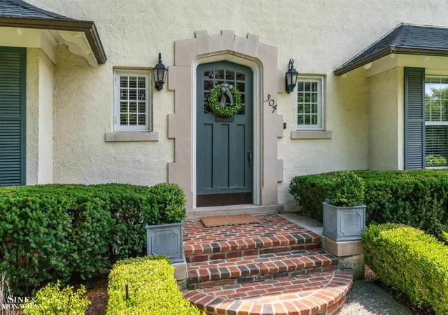Photo 4 of Single family home for sale at 304 University Pl, Grosse Pointe, MI 48230 | MLS# 58050217911 | Listing updated on 2026-08-10
