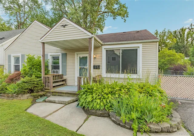 Photo 1 of Single family home for sale at 20890 Hollywood St, Harper Woods, MI 48225 | MLS# 20261062783 | Listing updated on 2026-10-06
