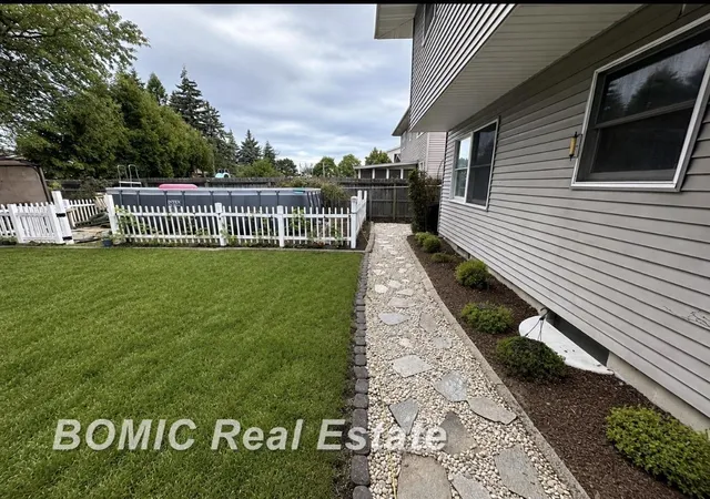 Photo 4 of Single family home for sale at 3028 Melrose Dr, Bay City, MI 48706 | MLS# 61050217920 | Listing updated on 2026-08-25
