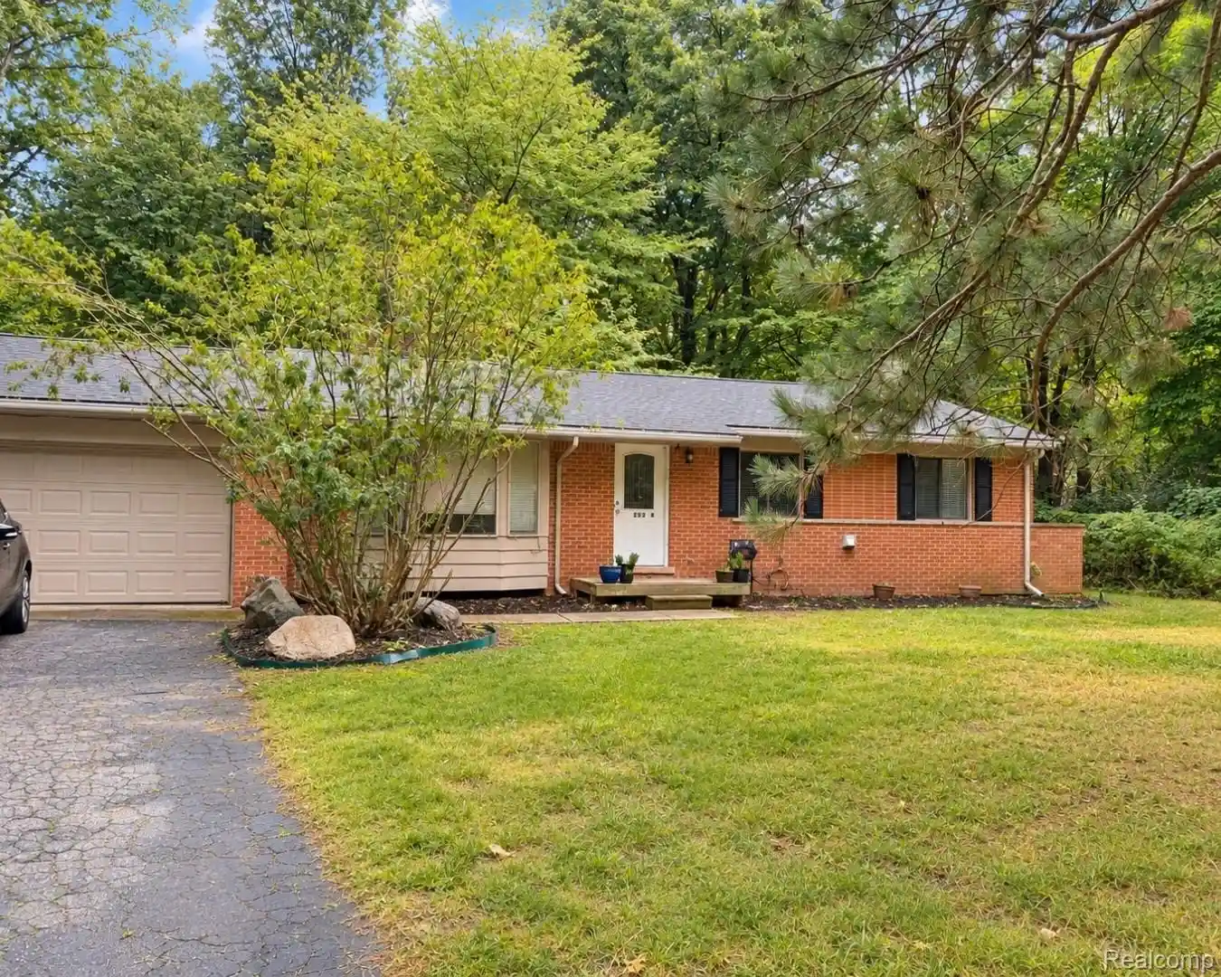 Photo 1 of Single family home for sale at 25263 Muerland Rd, Southfield, MI 48033 | MLS# 20261062792 | Listing updated on 2026-10-17