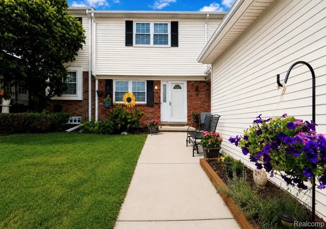 Listing Photo 1 - Condo for sale in building located at 20248 Longwood Ct, Northville, MI 48167