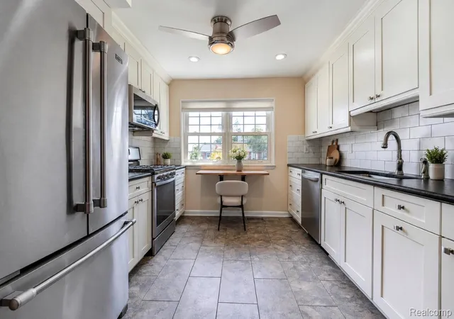 Listing Photo 5 - Condo for sale in building located at 20248 Longwood Ct, Northville, MI 48167