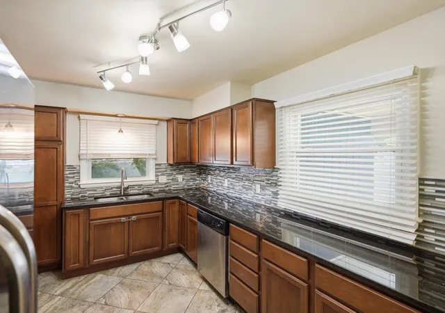 4th image of 1181 Kay Pkwy, Ann Arbor, MI 48103 | MLS# 81026041609