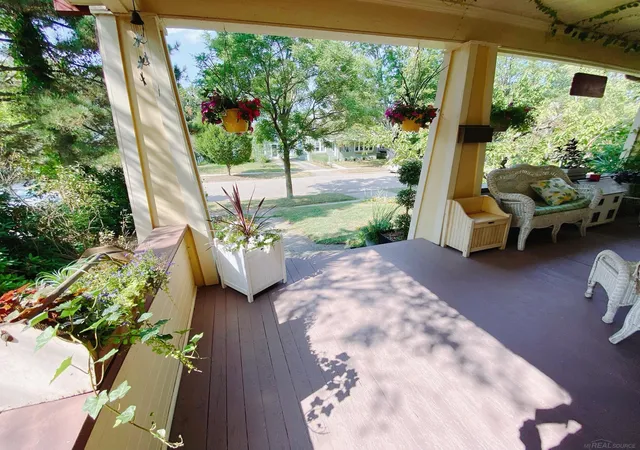 Photo 4 of Single family home for sale at 1329 Hillcrest Ave, Kalamazoo, MI 49008 | MLS# 58050217934 | Listing updated on 2026-08-10