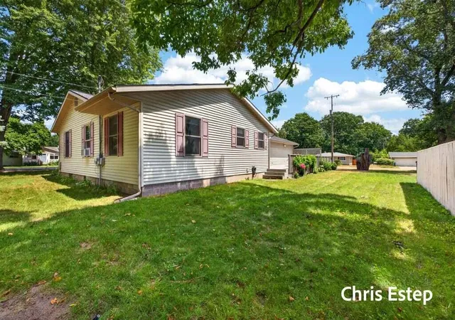 Photo 3 of Single family home for sale at 15288 Pruin St, Spring Lake, MI 49456 | MLS# 71026041614 | Listing updated on 2026-09-03