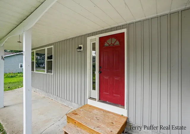 Photo 3 of Single family home for sale at 1107 Lancelot Dr, Muskegon, MI 49445 | MLS# 71026041618 | Listing updated on 2026-09-16