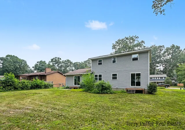 Photo 4 of Single family home for sale at 1107 Lancelot Dr, Muskegon, MI 49445 | MLS# 71026041618 | Listing updated on 2026-09-16
