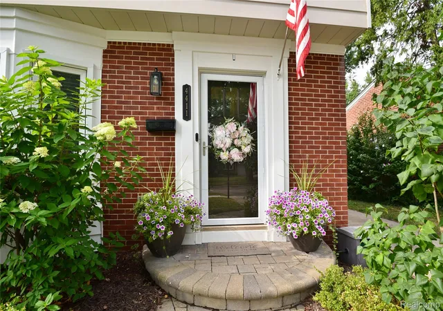 3rd image of 4411 N Verona Cir, Royal Oak, MI 48073 | MLS# 20261062837