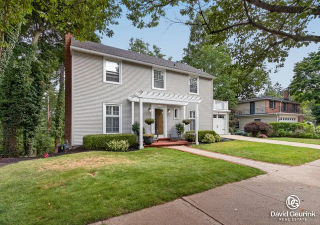 Photo 2 of Single family home for sale at 15 W 25th Street, Holland, MI 49423 | MLS# 65026041621 | Listing updated on 2026-09-17
