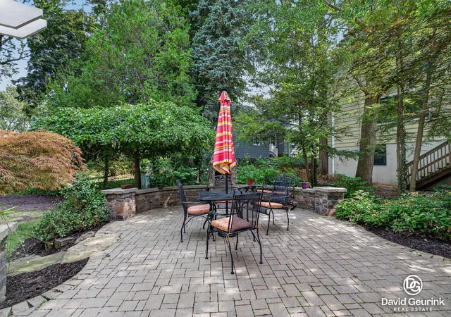 Photo 4 of Single family home for sale at 15 W 25th Street, Holland, MI 49423 | MLS# 65026041621 | Listing updated on 2026-09-18