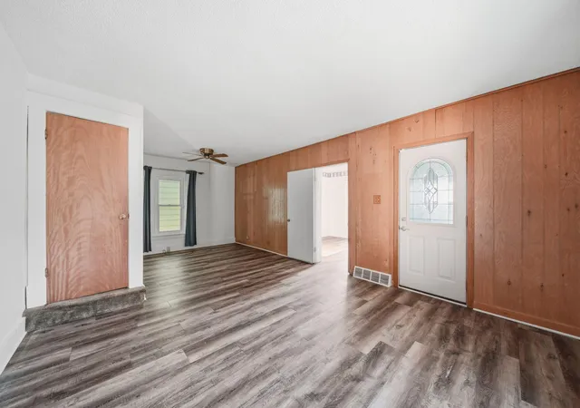 Photo 3 of Single family home for sale at 622 Kennedy St, Jackson, MI 49202 | MLS# 55026041622 | Listing updated on 2026-08-30